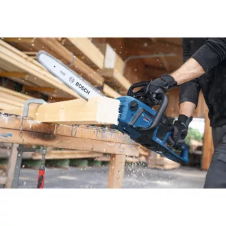   BOSCH Akumulátorová reťazová píla 30 cm GKE 18V-40 bezkefová (bez batérie a nabíjačky)