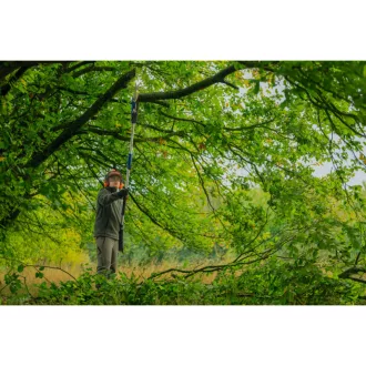   BOSCH Akumulátorové teleskopické nožnice na konáre 240 - 290 cm GKE 18V-25T (bez batérie a nabíjačky)