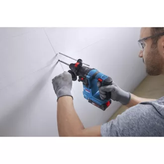   BOSCH Bezuhlíkový akumulátorový vŕtacie kladivo GBH 18V-18 v kartónovej krabici 1,5 J SDS-Plus (bez batérie a nabíjačky)