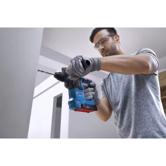   BOSCH Bezuhlíkový akumulátorový vŕtacie kladivo GBH 18V-18 v kartónovej krabici 1,5 J SDS-Plus (bez batérie a nabíjačky)