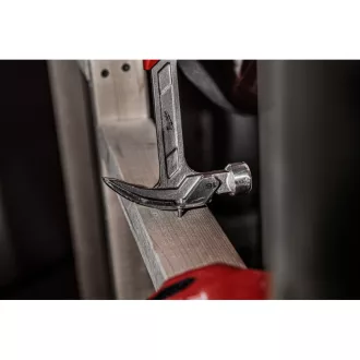 MILWAUKEE Tesárske kladivo rovné 570 g magnetické