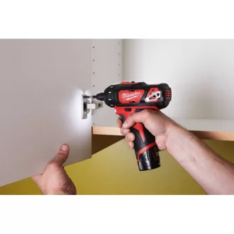   MILWAUKEE Akumulátorový skrutkovač M12 BD-202C (2 x 2,0 Ah batérie + nabíjačka)