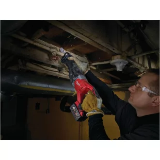   MILWAUKEE Akumulátorová priamočiara píla M18 BSX-402C (2 x 4,0 Ah batérie + nabíjačka)