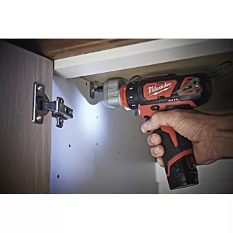  MILWAUKEE Akumulátorový vŕtací skrutkovač M12 BDDXKIT-202C (2 x 2,0 Ah batéria + nabíjačka)