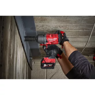   MILWAUKEE Akumulátorový rázový uťahovák M18 ONEFHIWP12-502 x (2 x 5,0 Ah batéria + nabíjačka)