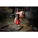 MILWAUKEE Akumulátorová priamočiara brúska M12 FDGS-422B (1 x 4,0 Ah akumulátor + 1 x 2,0 Ah akumulátor + nabíjačka)