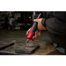 MILWAUKEE Akumulátorová priamočiara brúska M12 FDGS-422B (1 x 4,0 Ah akumulátor + 1 x 2,0 Ah akumulátor + nabíjačka)