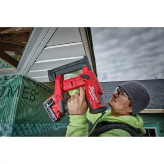   MILWAUKEE Akumulátorová zošívačka M18 FNCS18GS-202 x (2 x 2,0 Ah batérie + nabíjačka)