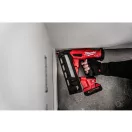 MILWAUKEE Akumulátorová stavebná klincovačka M18 FN16GA-202 x (2 x 2,0 Ah akumulátor + nabíjačka)