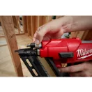 MILWAUKEE Akumulátorová stavebná klincovačka M18 FFNS-502C (2 x 5,0 Ah batérie + nabíjačka)
