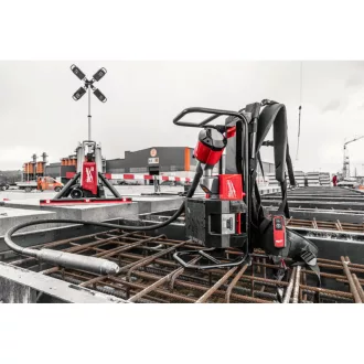   MILWAUKEE Akumulátorový betónový vibrátor pre nosenie na chrbte MX FUEL CVBP-602