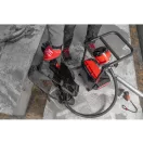 MILWAUKEE Akumulátorový betónový vibrátor pre nosenie na chrbte MX FUEL CVBPKIT-602