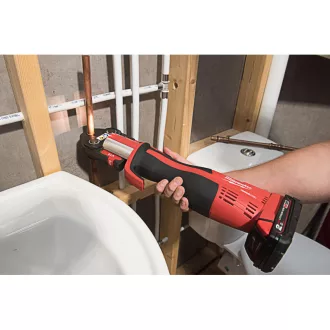   MILWAUKEE Akumulátorový hydraulický lis M18 BLHPT-202C Geberit Mapress Set (2 x 2,0 Ah batéria + nabíjačka)