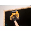 INGCO Akumulátorová klincovačka 20 V (1 x 2,0 Ah akumulátor + nabíjačka)