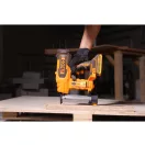 INGCO Akumulátorová klincovačka 20 V (1 x 2,0 Ah akumulátor + nabíjačka)