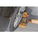 INGCO Akumulátorový rázový uťahovák 1/2" 550 Nm bez uhlíkových kefiek 20 V (bez batérie a nabíjačky)