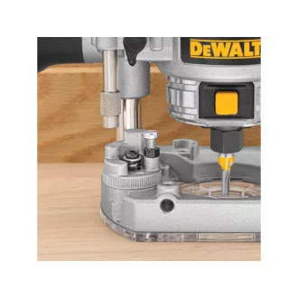 Smerovač DEWALT 900 W D26203