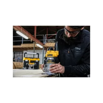   DEWALT Súprava horných a okrajových fréz 900 W (kufor) D26204K