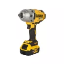 DEWALT Akumulátorový rázový uťahovák 18 V bez uhlíkovej kefky (2 x 5,0 Ah batéria + nabíjačka) DCF899P2
