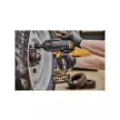 DEWALT Akumulátorový rázový uťahovák 18 V bez uhlíkovej kefky (2 x 5,0 Ah batéria + nabíjačka) DCF900P2G