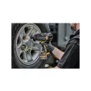 DEWALT Akumulátorový rázový uťahovák 18 V bez uhlíkovej kefky (2 x 5,0 Ah batéria + nabíjačka) DCF900P2G