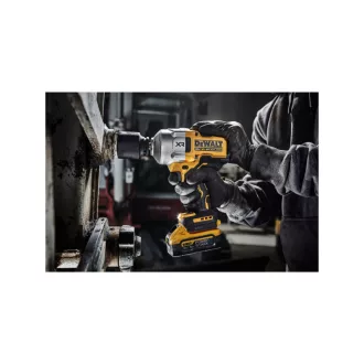   DEWALT Aku uderný skrutkovač 18 V 1/2" 1626/2372 Nm (2 x 5,0 batéria + nabíjačka) v kufri TSTAK