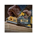 DEWALT Akumulátorový hoblík 18 V bez uhlíkovej kefky (2 x 5,0 Ah batérie + nabíjačka) DCP580P2