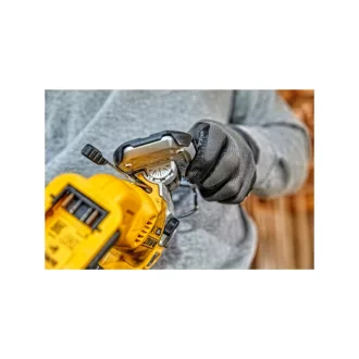   DEWALT Akumulátorová priamočiara píla 18 V bez uhlíkovej kefky (2 x 5,0 Ah batérie + nabíjačka) DCS334P2