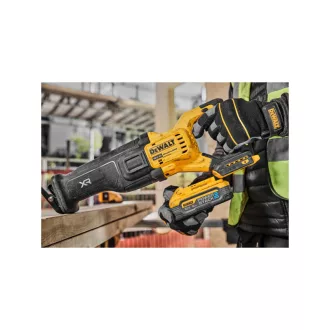   DEWALT Akumulátorová sablíková píla 18 V (2 x 5,0 Ah PowerStack akumulátor + nabíjačka) v kufri TSTAK