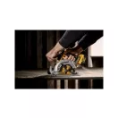 DEWALT Akumulátorová okružná píla 18 V bez uhlíkovej kefky (2 x 5,0 Ah batérie + nabíjačka) DCS512P2