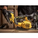 DEWALT Akumulátorová okružná píla 18 V bez uhlíkovej kefky (2 x 5,0 Ah batérie + nabíjačka) DCS565P2