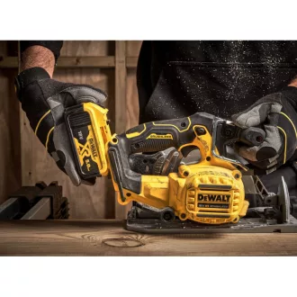   DEWALT Akumulátorová okružná píla 18 V bez uhlíkovej kefky (2 x 5,0 Ah batérie + nabíjačka) DCS565P2
