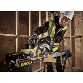   DEWALT Akumulátorová okružná píla 18 V bez uhlíkovej kefky (2 x 5,0 Ah batérie + nabíjačka) DCS565P2