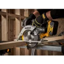 DEWALT Akumulátorová okružná píla 18 V bez uhlíkovej kefky (2 x 5,0 Ah batérie + nabíjačka) DCS565P2
