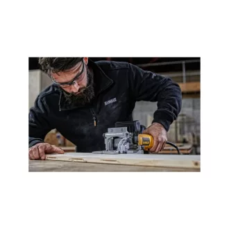 DEWALT Hoblík 600 W DW682K
