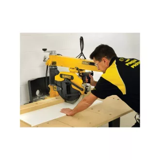 DEWALT Kotúčová píla 4000 W DW729KN