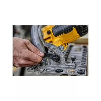Kotúčová píla DEWALT 1600 W DWE576K